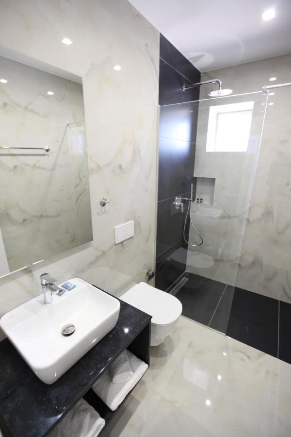Sea Breeze Villa Sarandë Exteriör bild