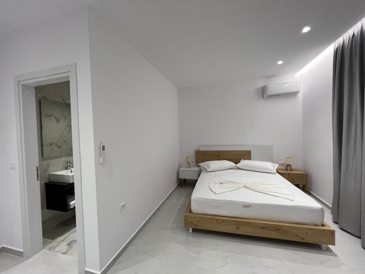 Sea Breeze Villa Sarandë Exteriör bild