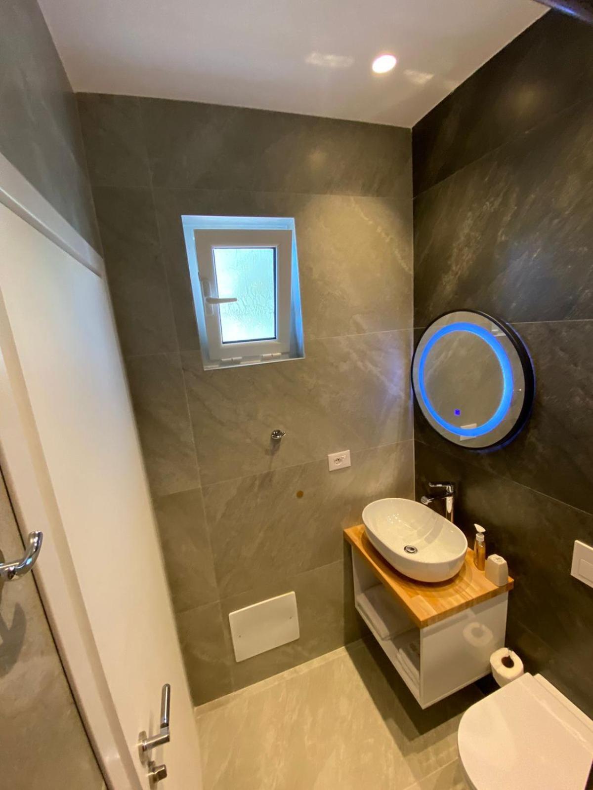 Sea Breeze Villa Sarandë Rum bild
