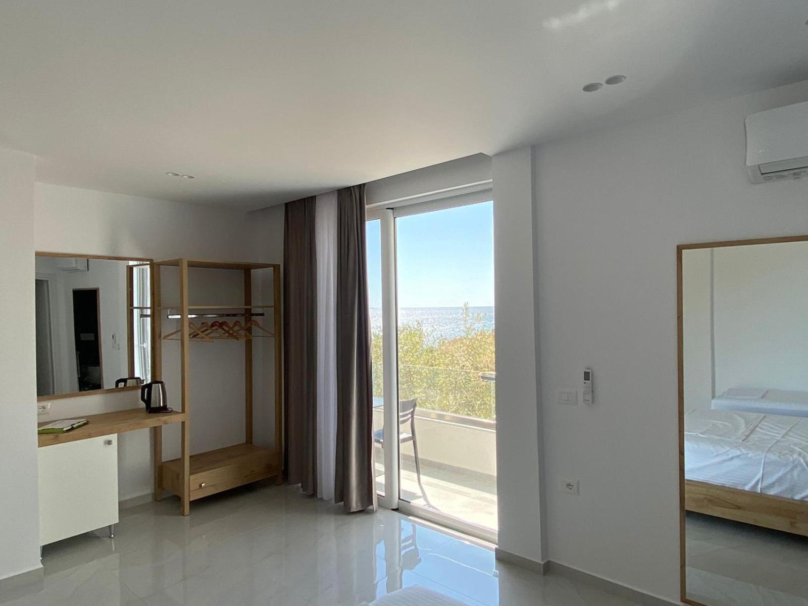 Sea Breeze Villa Sarandë Rum bild
