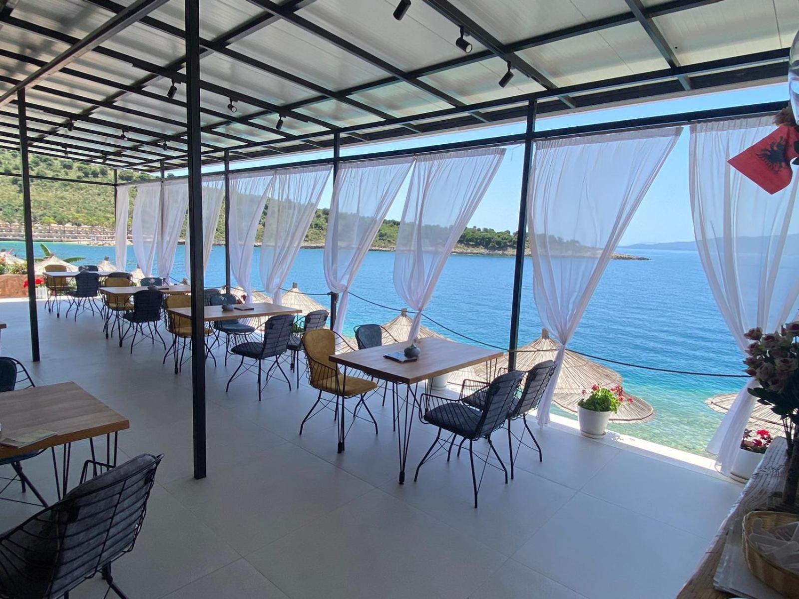 Sea Breeze Villa Sarandë Exteriör bild
