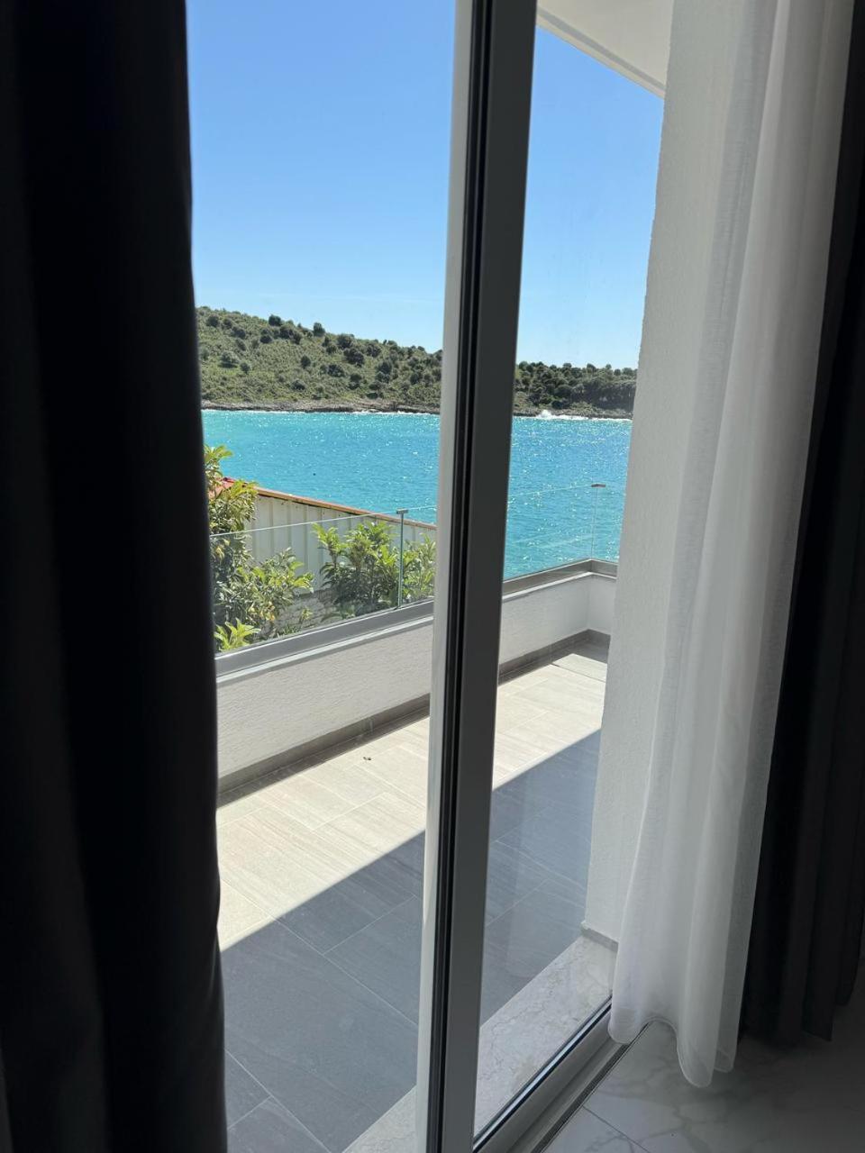 Sea Breeze Villa Sarandë Exteriör bild