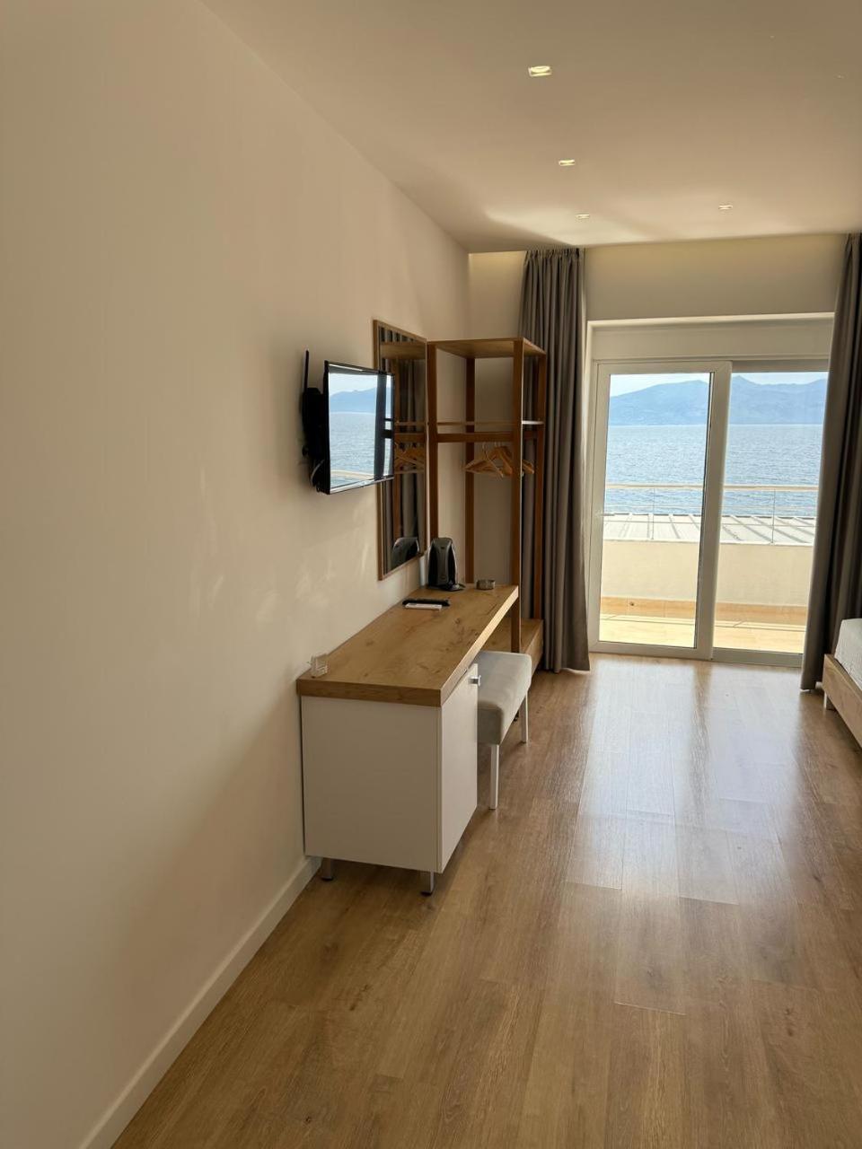 Sea Breeze Villa Sarandë Exteriör bild