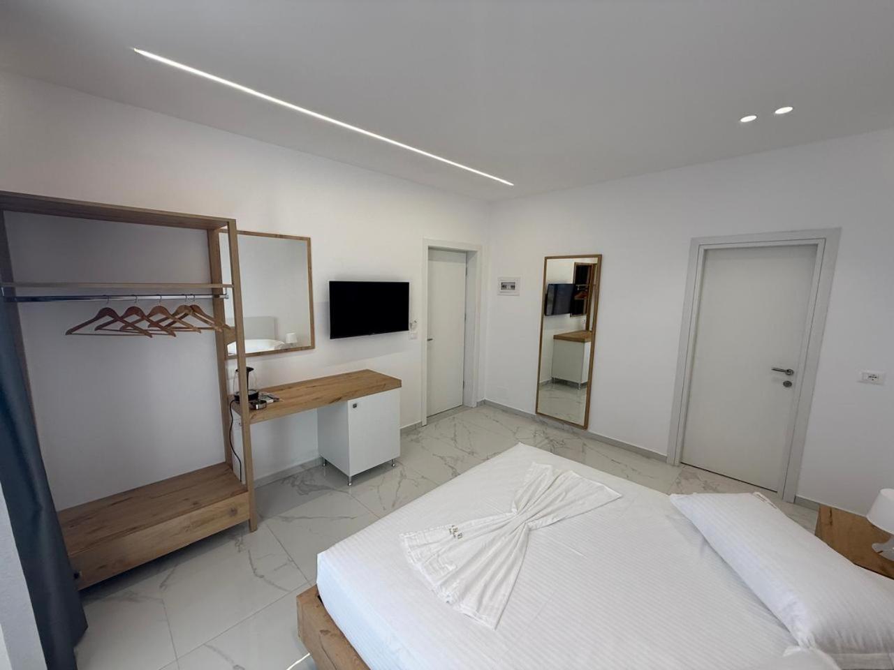 Sea Breeze Villa Sarandë Exteriör bild