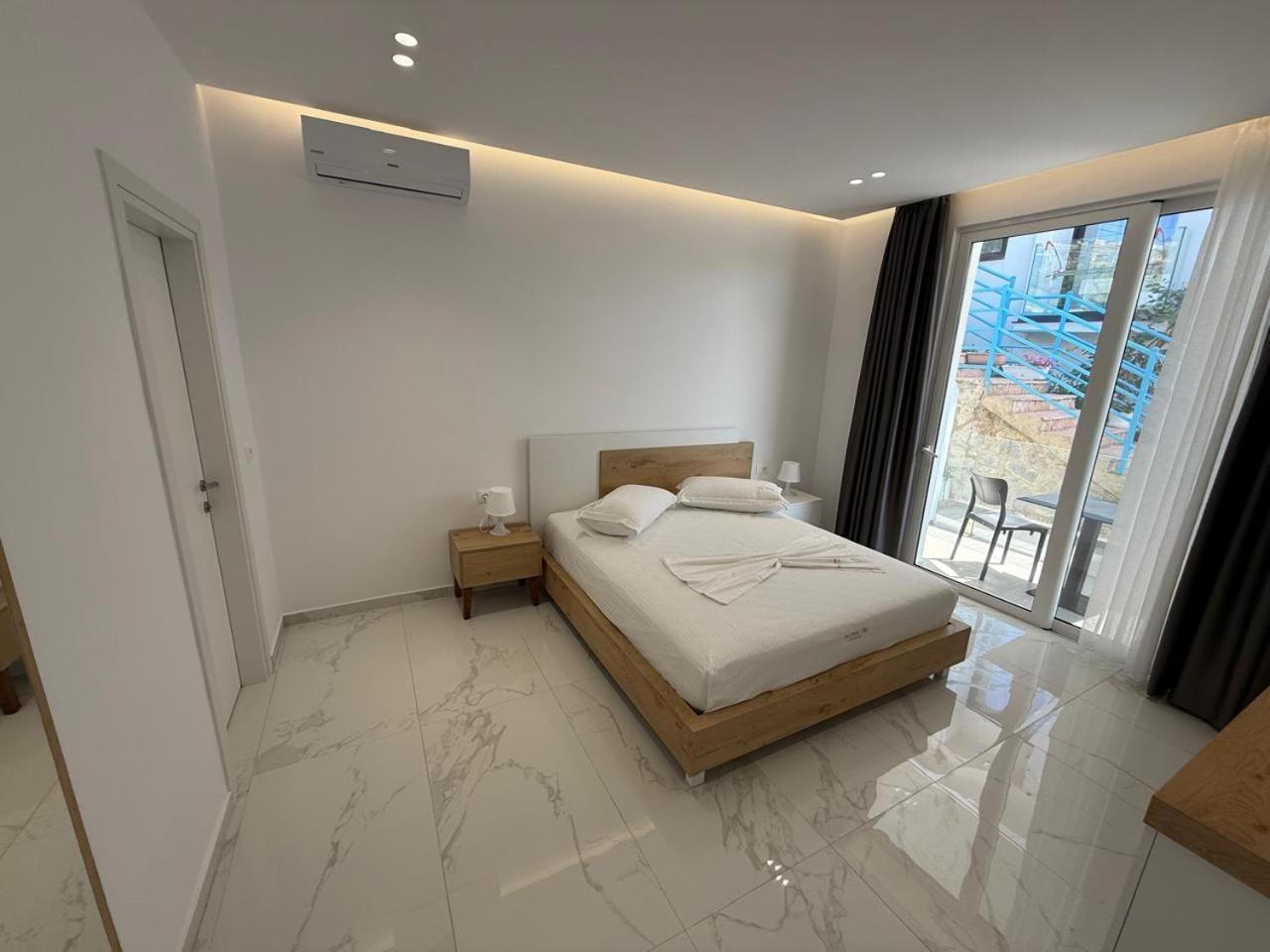 Sea Breeze Villa Sarandë Exteriör bild