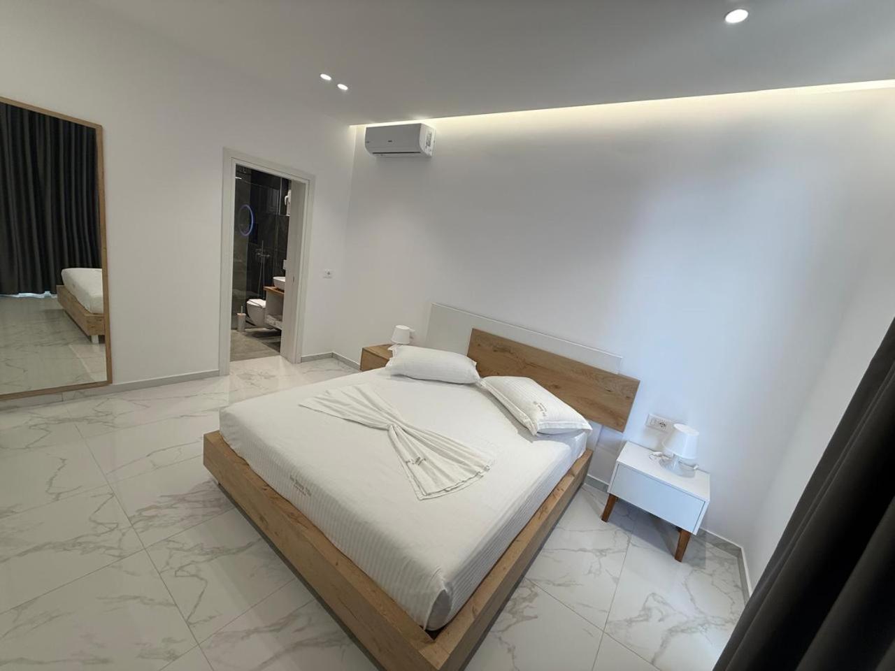 Sea Breeze Villa Sarandë Exteriör bild